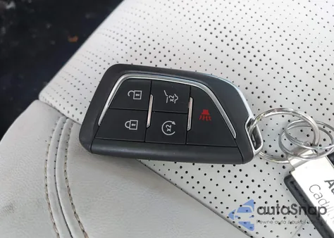 2025 Cadillac Optiq Luxury 2 Awd z USA, uszkodzony, nr VIN 3GYK3DMR5SS140745